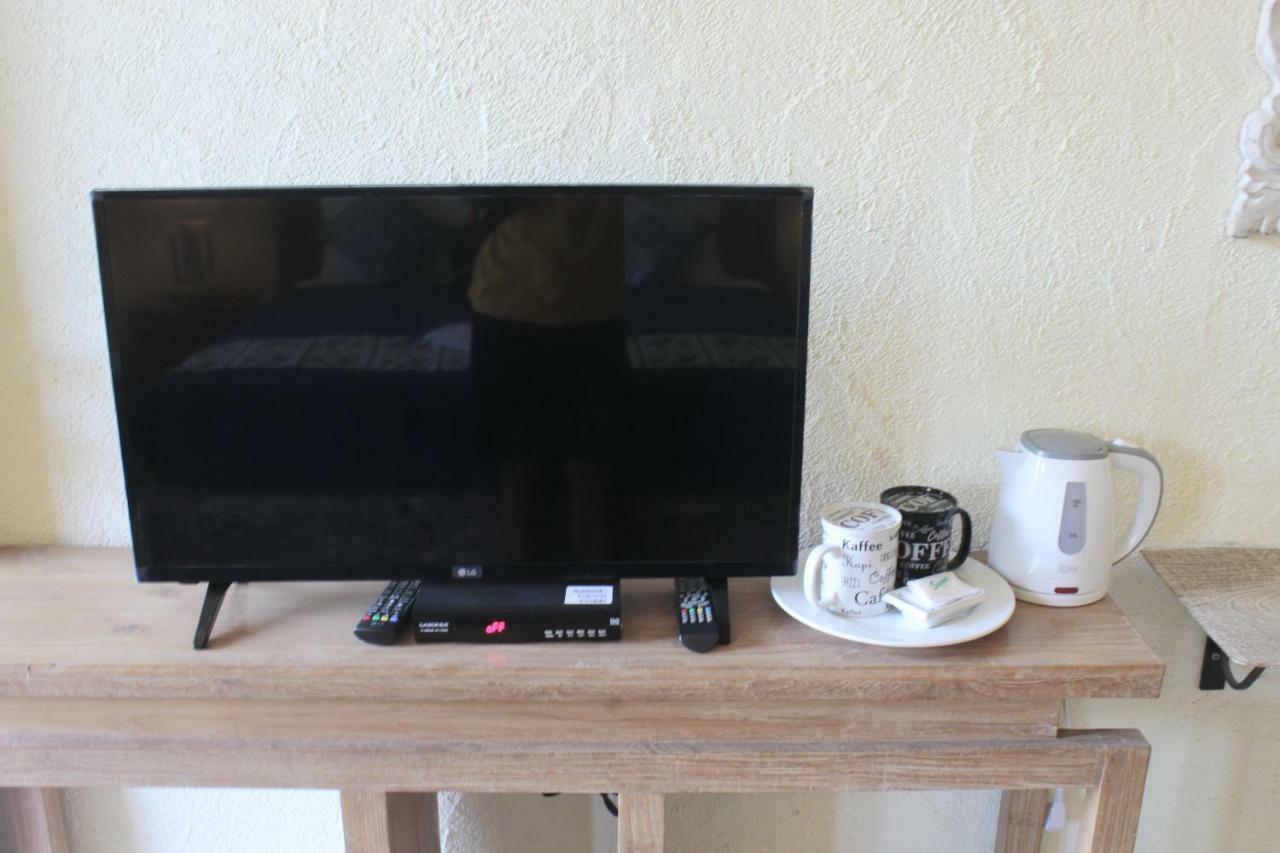 Adore Guesthouse Amed Екстериор снимка